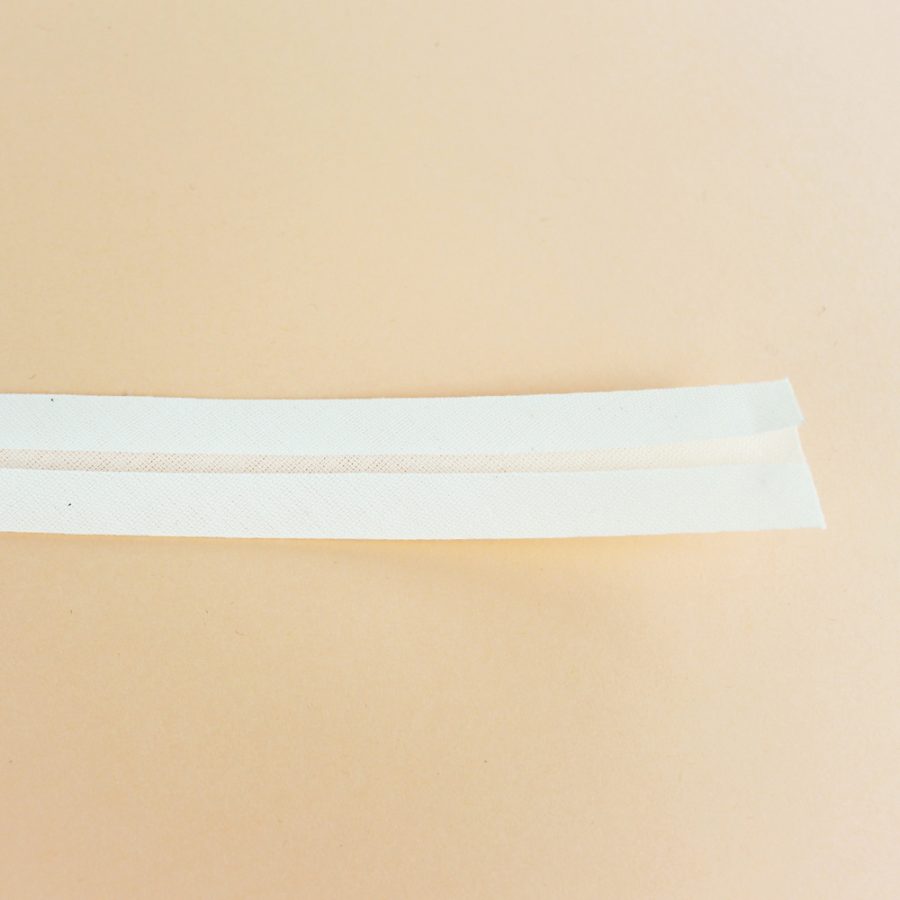 Lot De 50 Boutons Plats Scrapbooking 2 Trous - Blanc Cassé - 9 Mm De Diamètre - Résine - Neuf