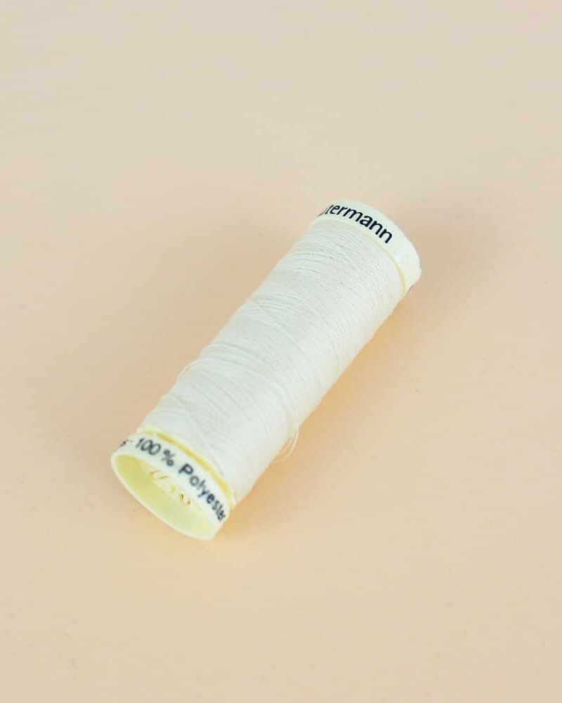 Fil Gutermann blanc cassé 610