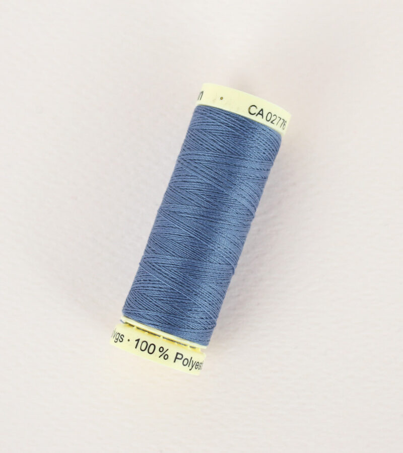 Fil Gutermann bleu 37