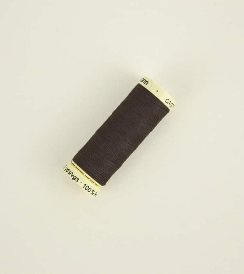Fil Gütermann marron foncé 23