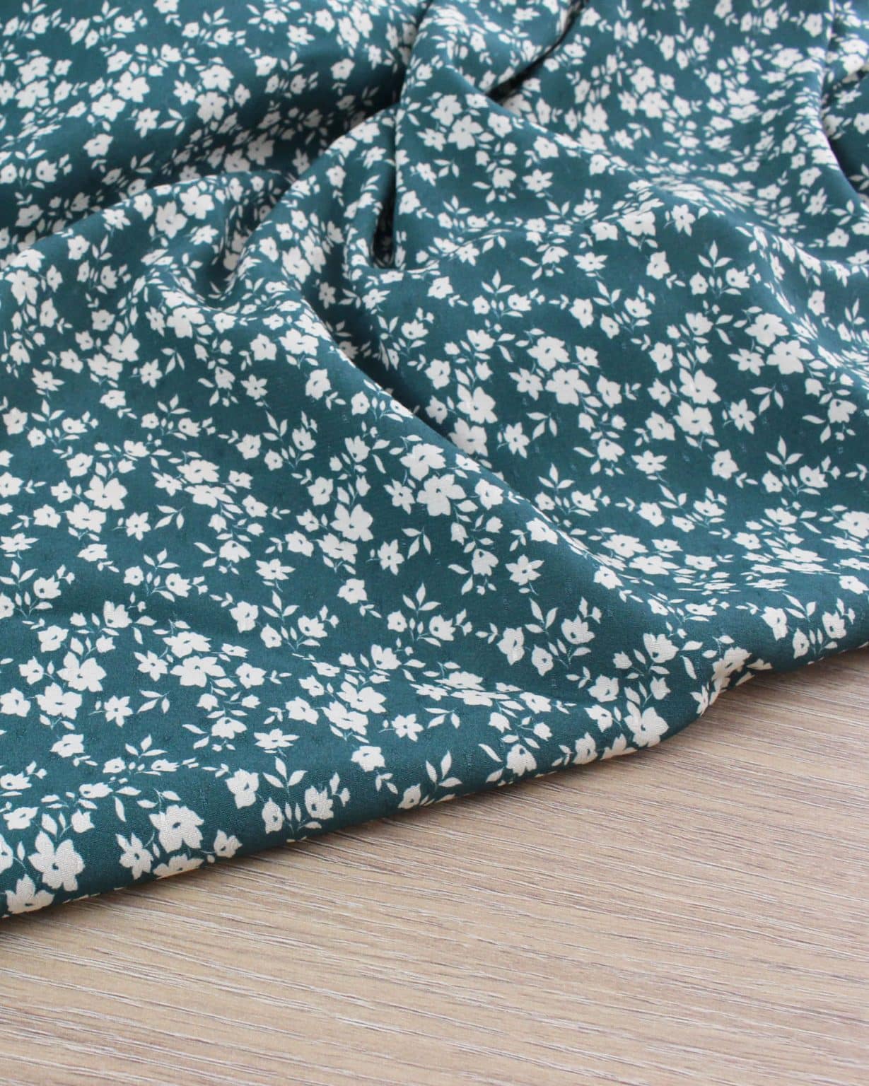 Crêpe de viscose plumetis Emeraude