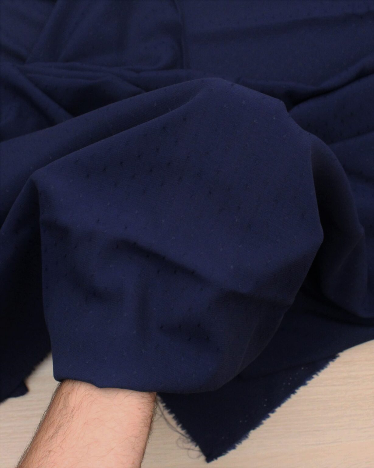 Crêpe de viscose plumetis - bleu marine