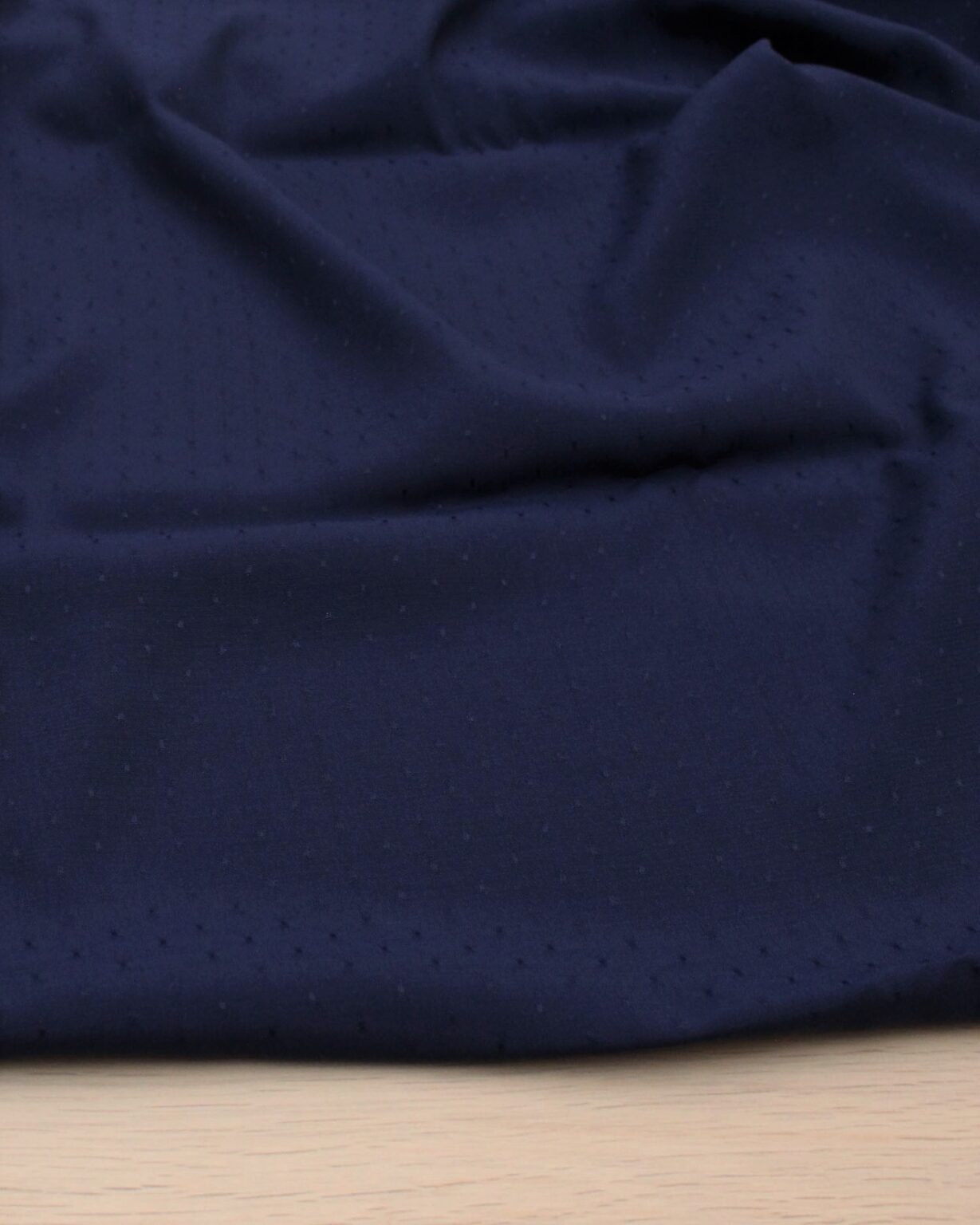 Crepe de viscose plumetis - bleu marine