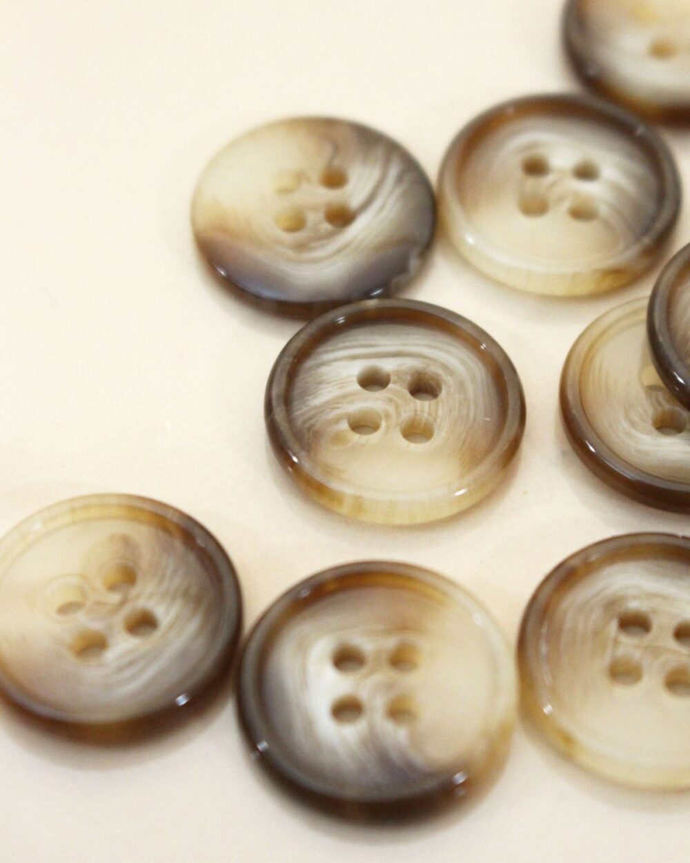 Boutons Ecailles - beige – Image 2