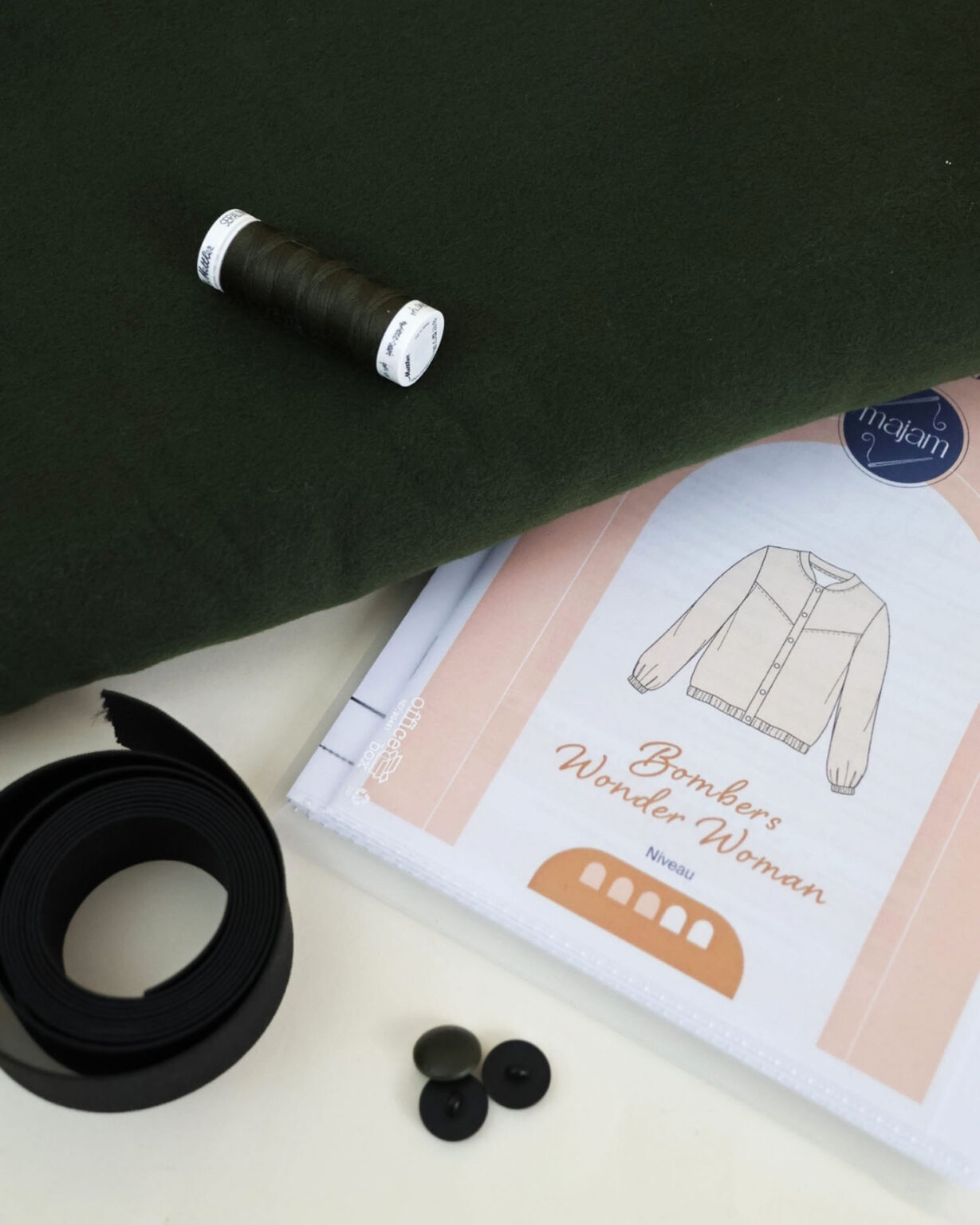 Kit-Wonder-Woman-lainage-kaki