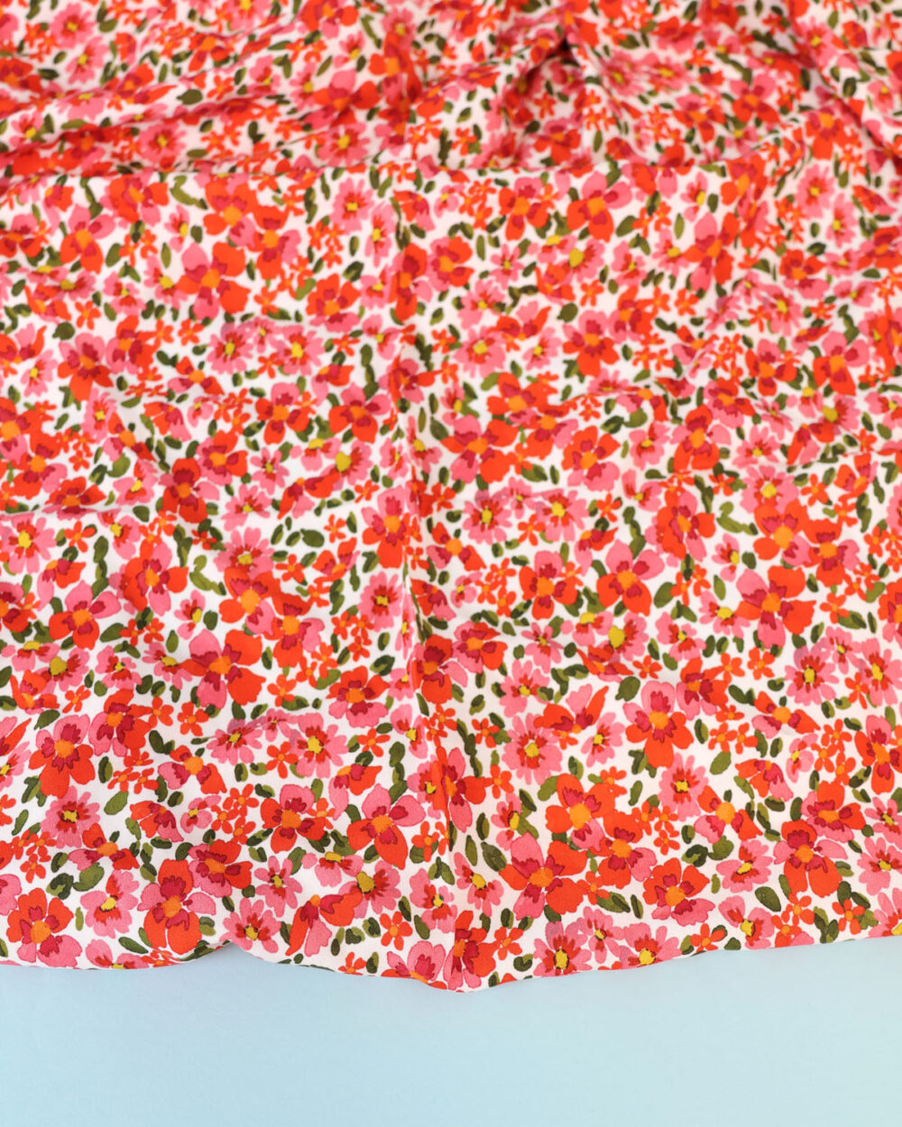 Tissu-viscose-Rouge-Croisette