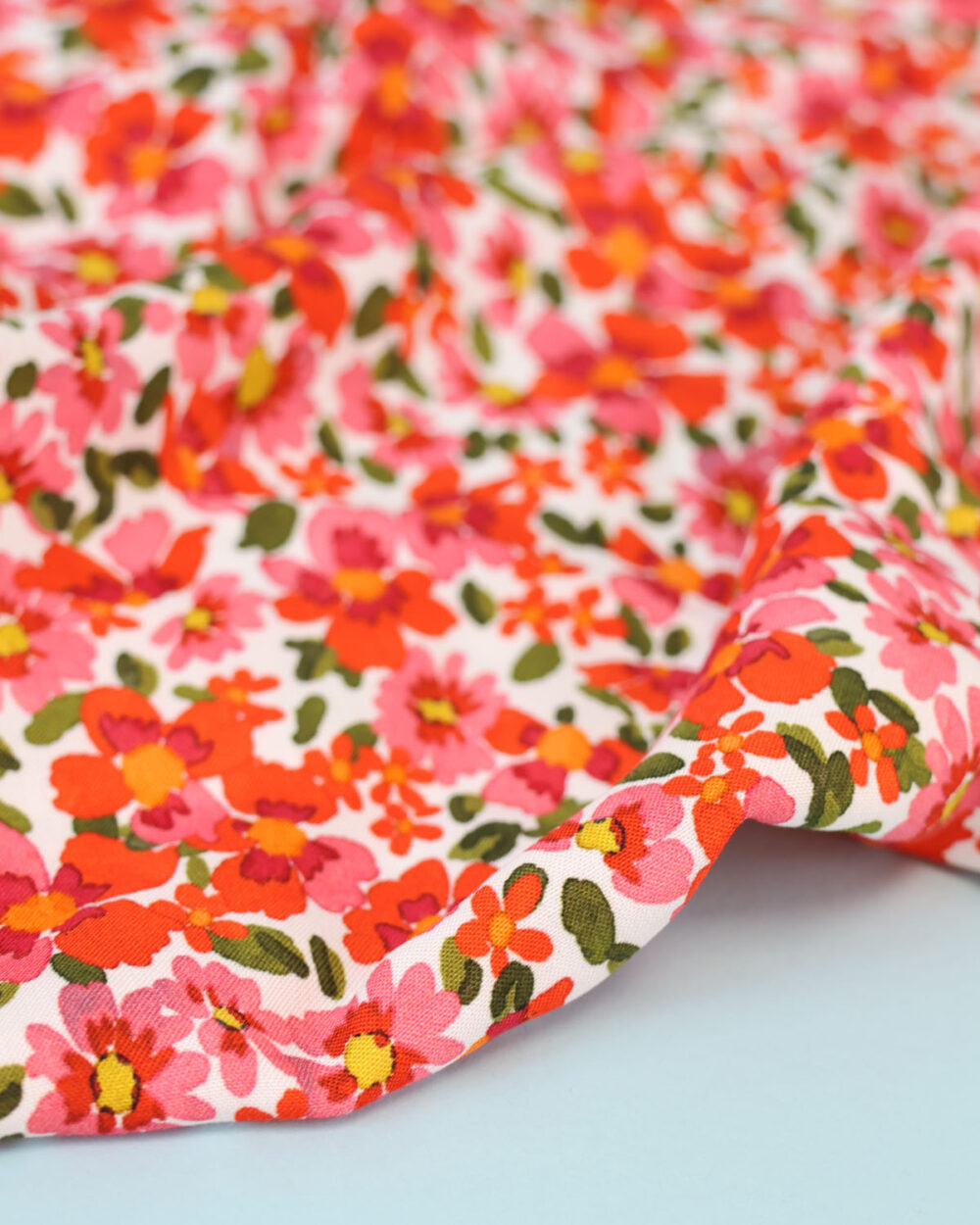 Tissu-viscose-Rouge-Croisette