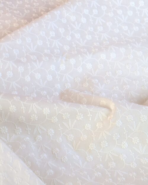 Broderie-anglaise-fleurs