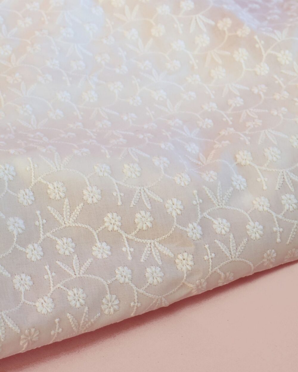 Broderie-anglaise-fleurs