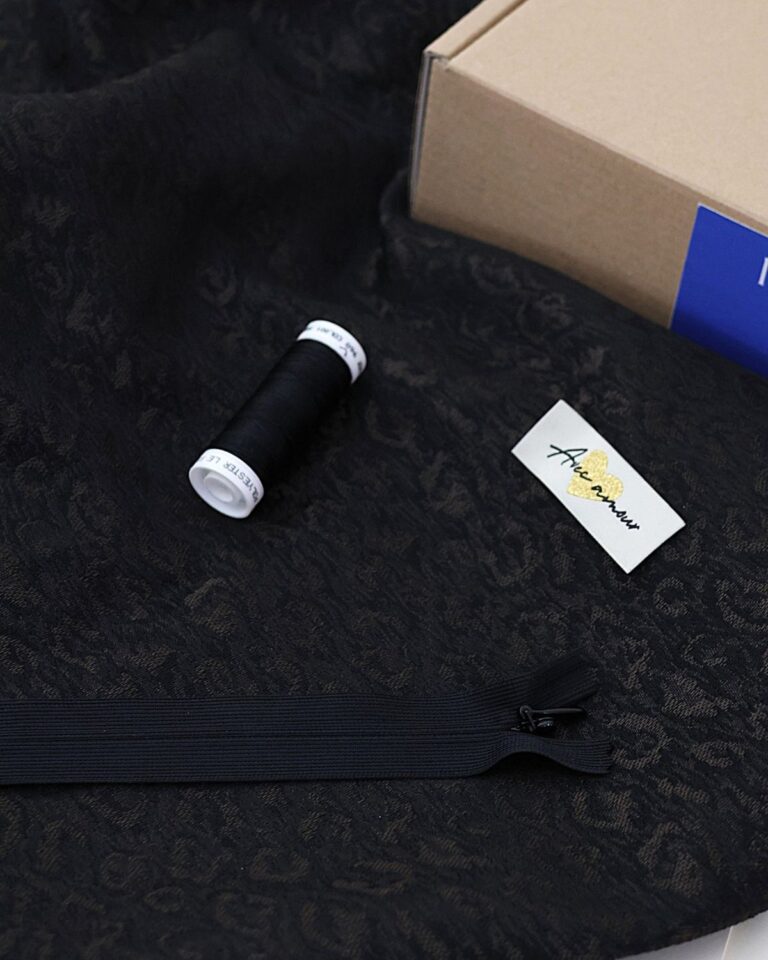 Box-jupe-Merry-jacquard-double-face-contenu