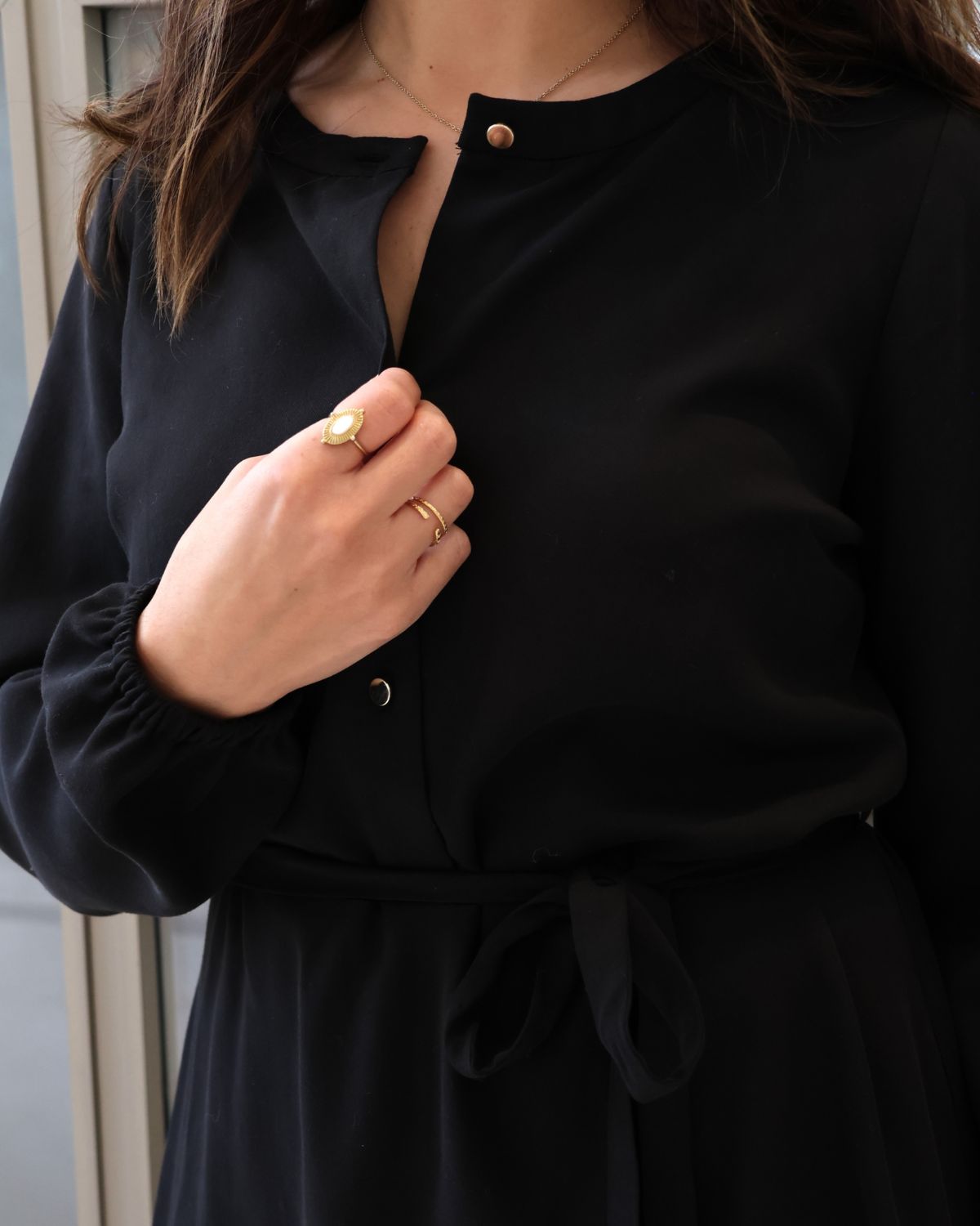 Cassie-tencel-noir-encolure