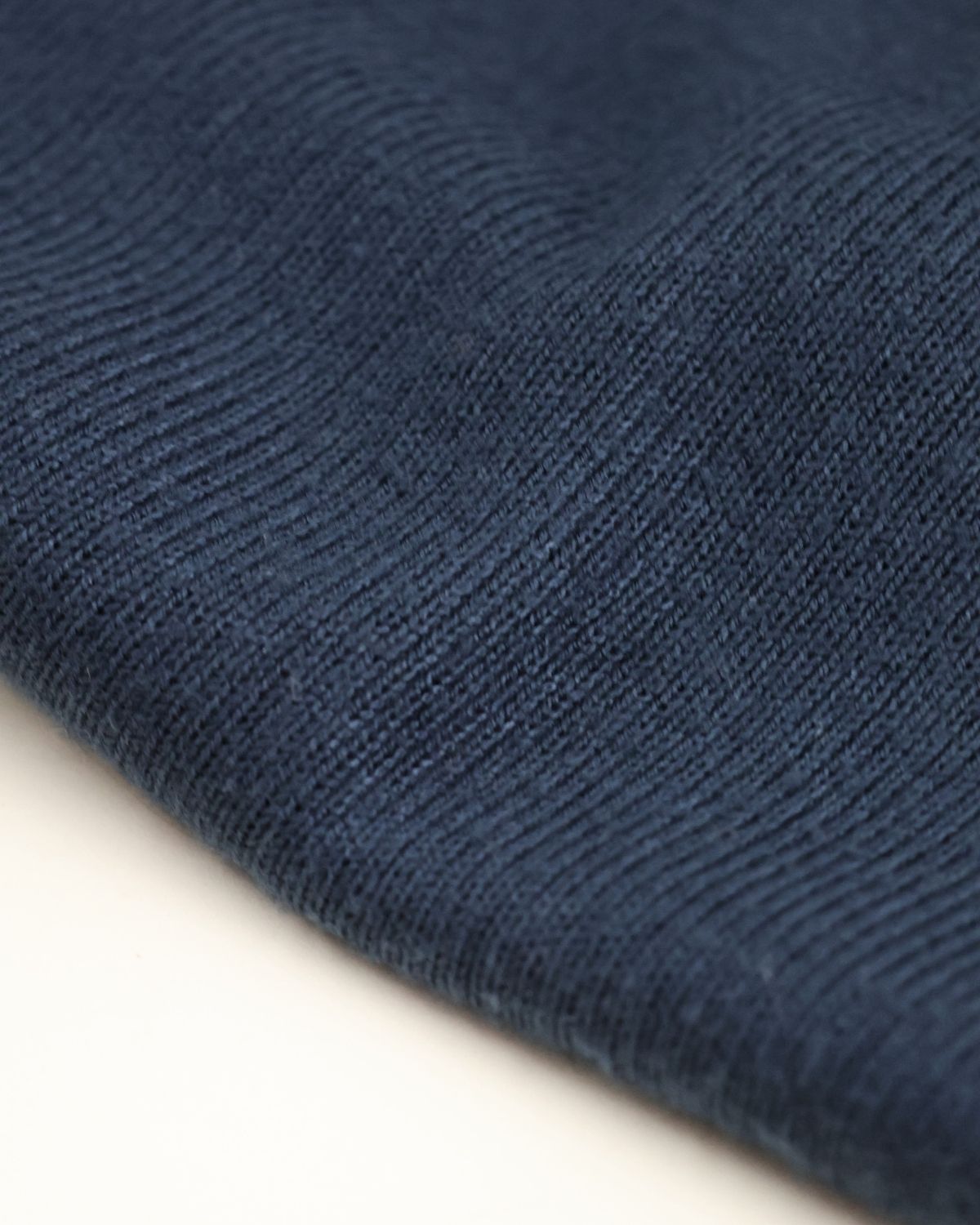 Maille-pull-bleu-Zoom