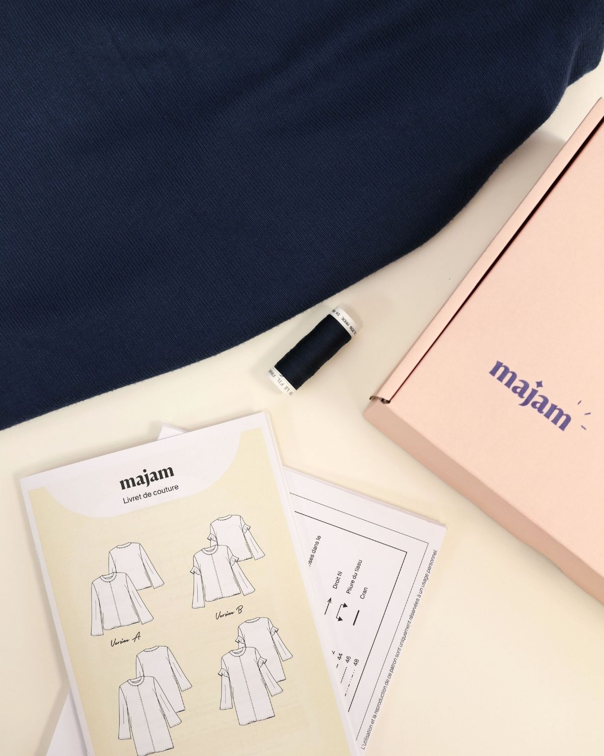 Robe-Maia-bleu-contenu