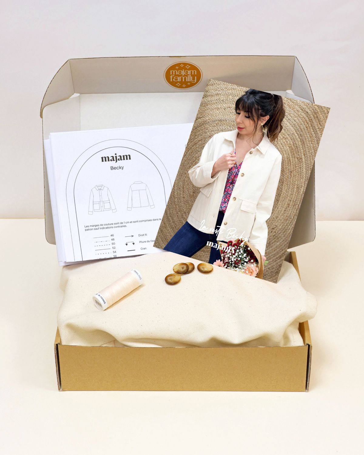 Box-veste-Becky-ouverte-contenu