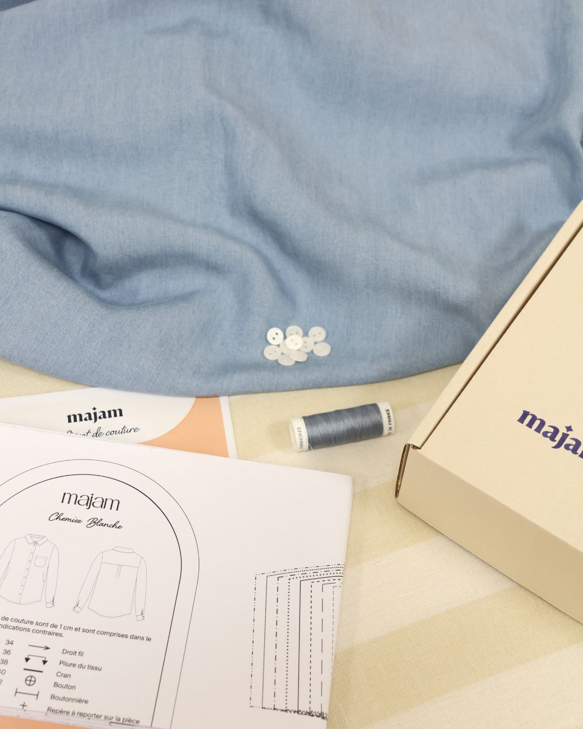 Chemise-Blanche-Lyocell-bleu-contenu