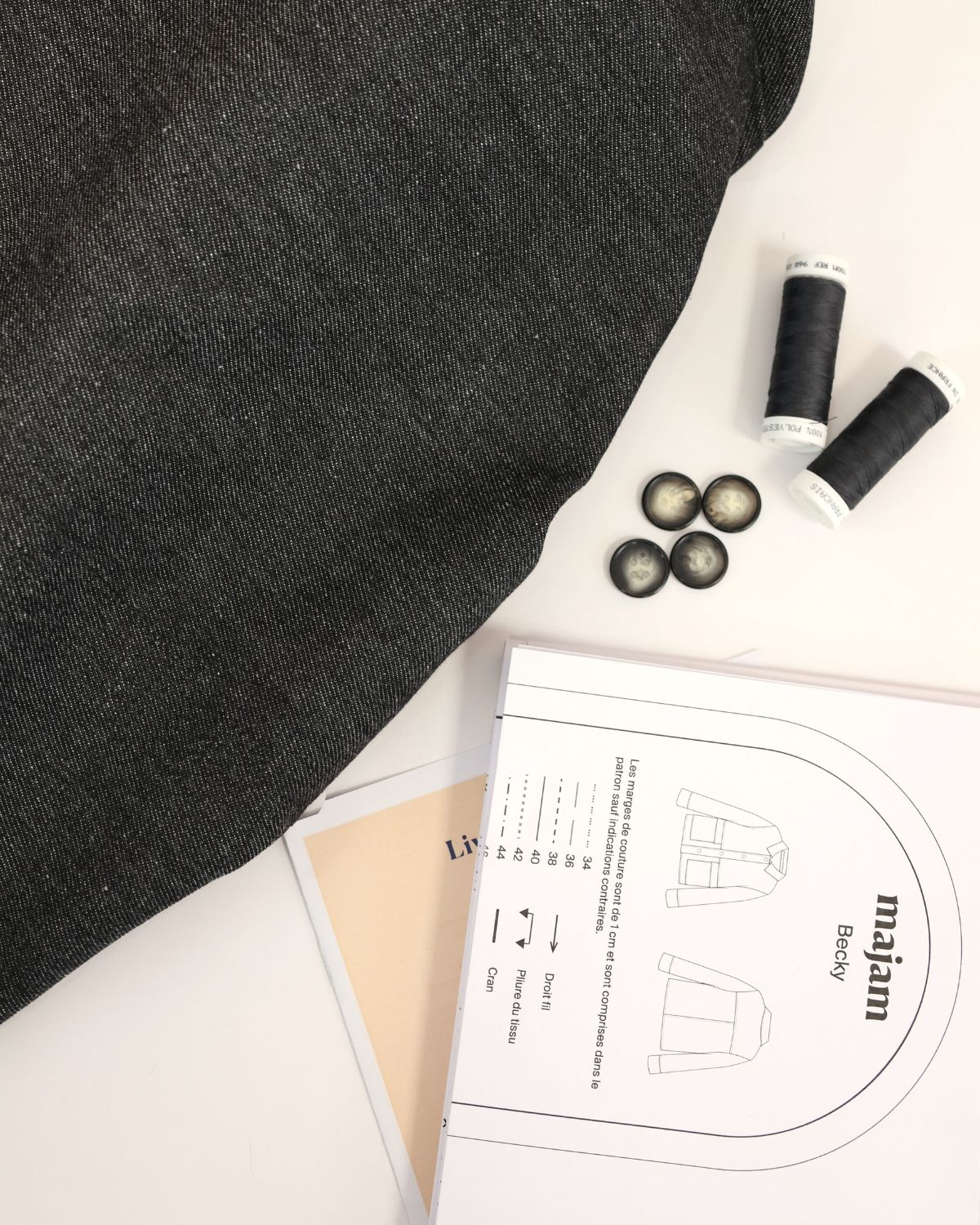 Veste-Bekcy-Jean-Noir-contenu