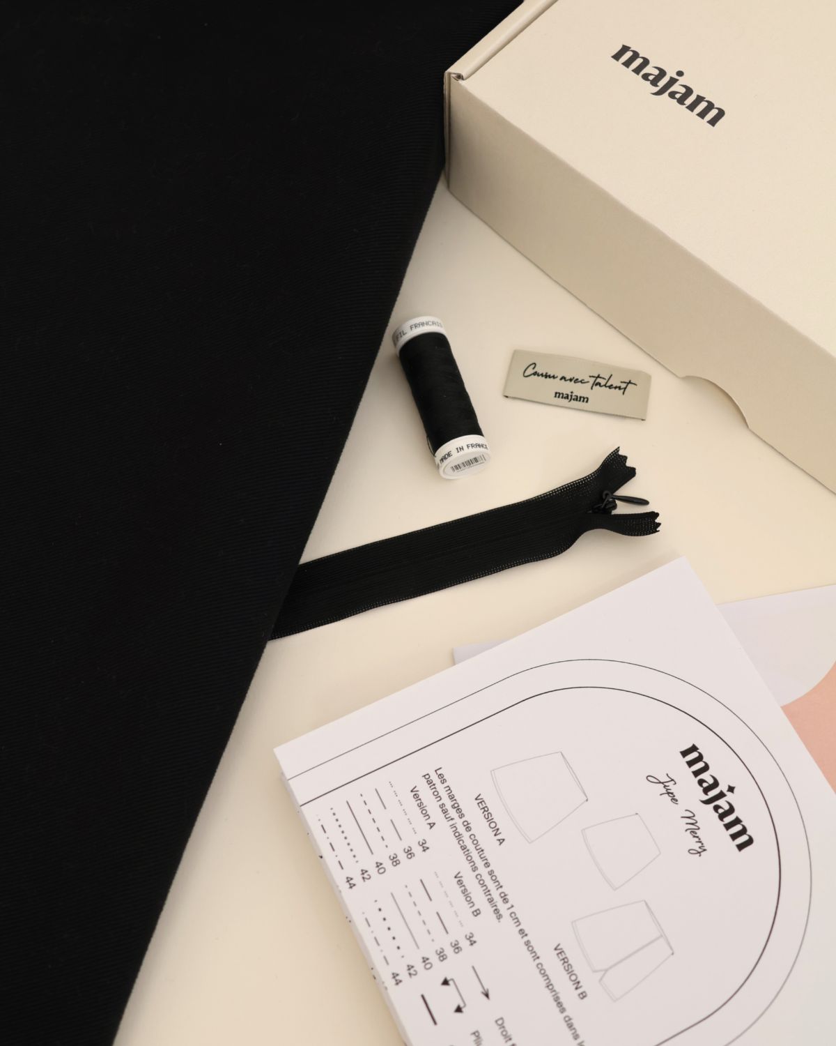 Kit-jupe-Merry-sergé-noir-contenu